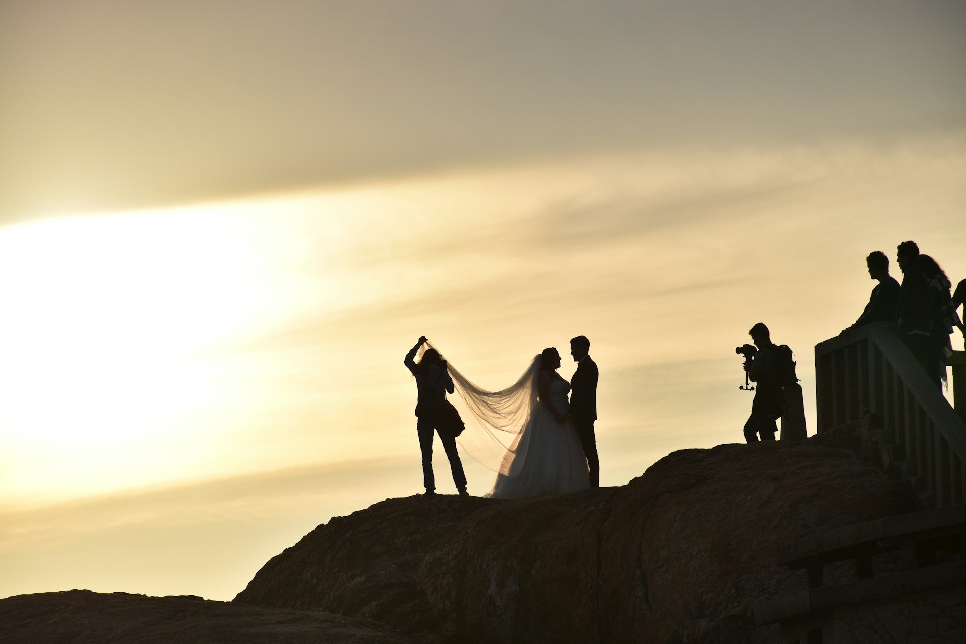 How to Become a Wedding Photographer